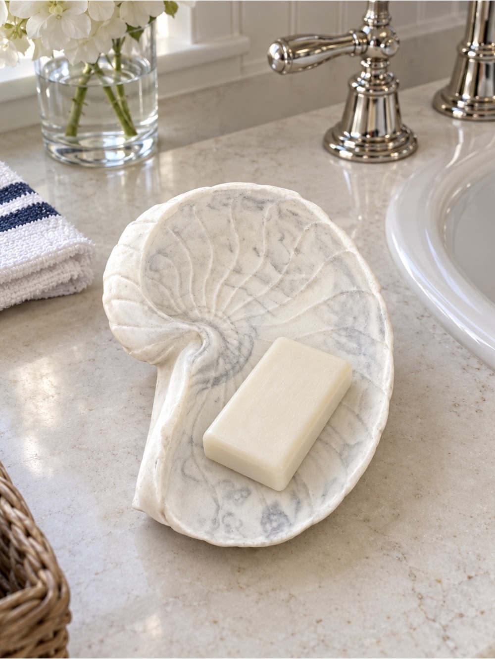 Shell shaped soap dish